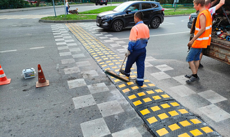 Выполнение работ по текущему ремонту: Установка искусственной дорожной неровности