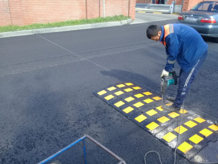 Лежачий полицейский ИДН-900-1 Средний элемент Сотовая структура + Усиленное крепление Лежачий полицейский ИДН-900-1 Средний элемент Сотовая структура + Усиленное крепление