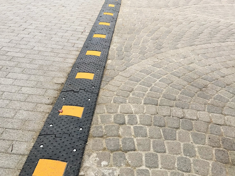 ИДН-300 Лежачий полицейский для ограничения скорости транспортных средств ИДН-300 Лежачий полицейский для ограничения скорости транспортных средств