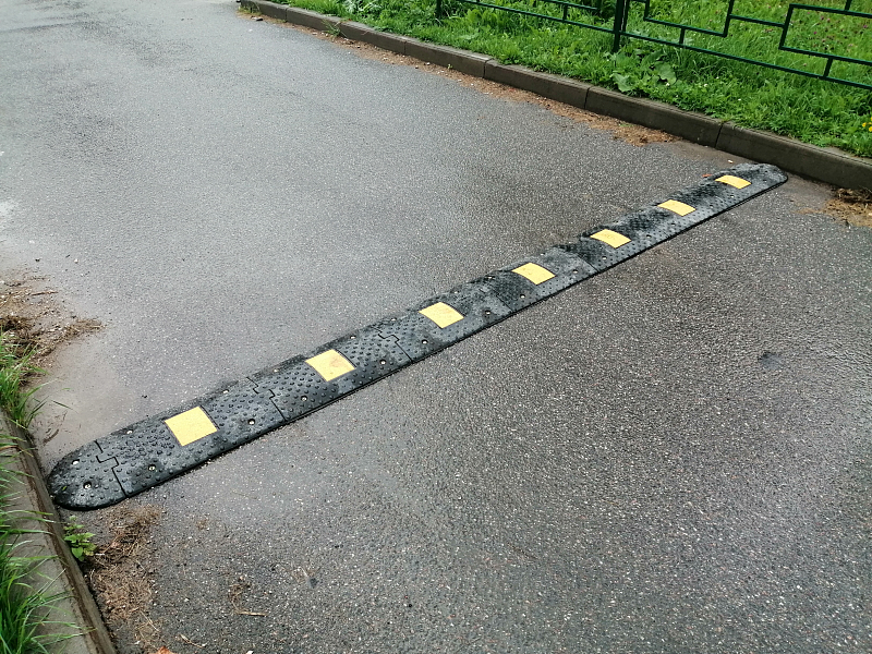 Ограничения движения транспорта на дворовой территории с помощью ИДН-300 Ограничения движения транспорта на дворовой территории с помощью ИДН-300