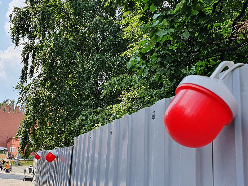 Временное ограждение с фонарями сигнальными Временное ограждение с фонарями сигнальными