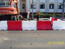 Разделительные дорожные блоки