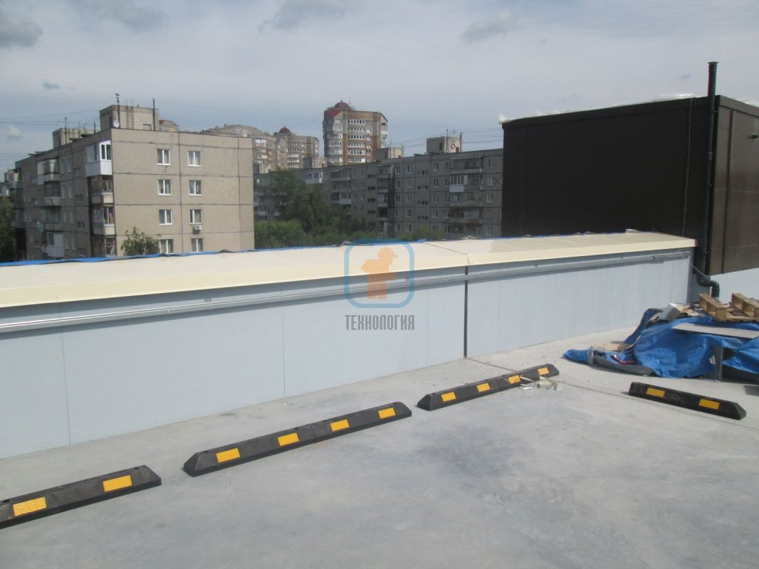 Колесоотбойники резиновые КР-1,83 для ограничения движения по территории парковки на крыше ТЦ «Аркада», г. Уфа