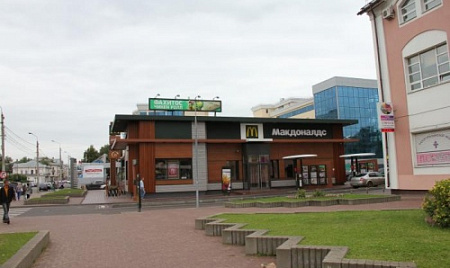 Обустройство уличной зоны выдачи заказов в МакКафе