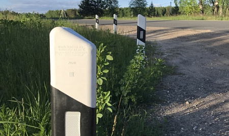 Указание направления дороги и границы земляного полотна