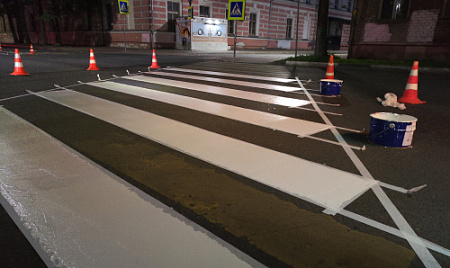 На перекрёстке улиц Суркова и Терешковой