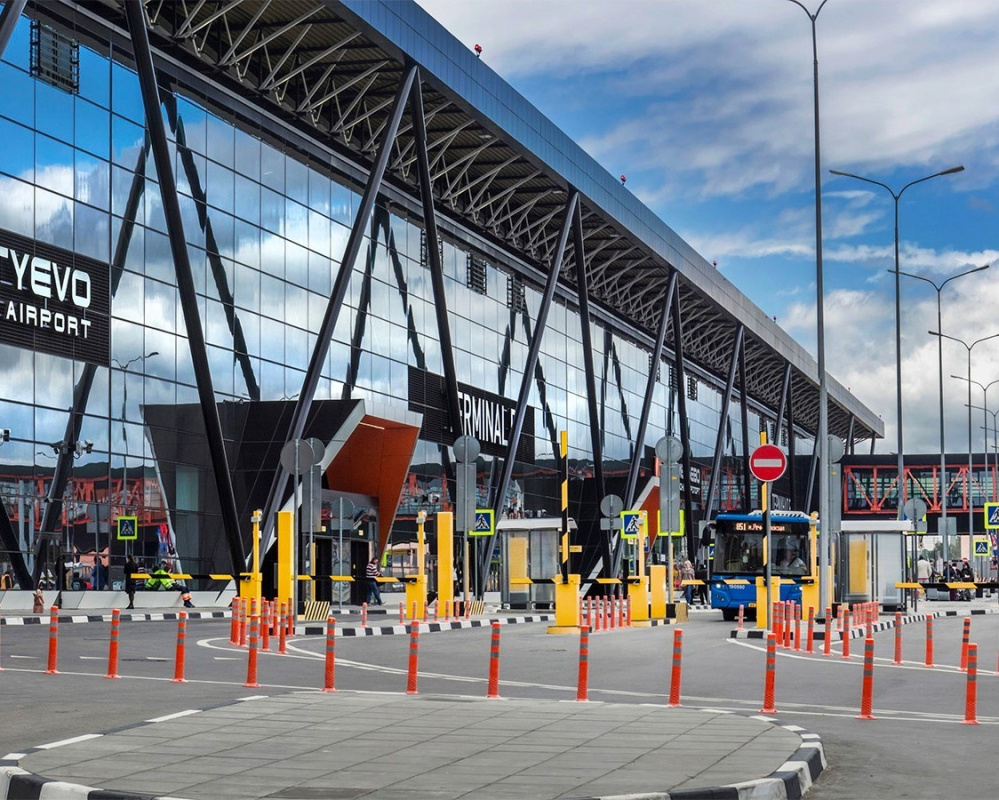 Заезды к терминалам аэропорта Шереметьево, оснащенные парковочным оборудованием от ПК Технологии