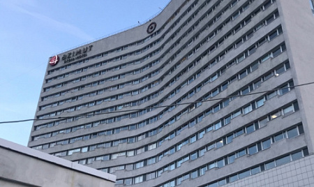 Мобильное ограждение парковочных мест у гостиницы «Azimut»