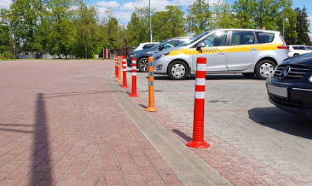 Установка парковочных ограничительных столбиков
