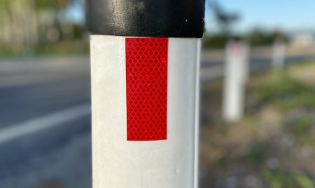 Столбик сигнальный С3 на съезде с трассы