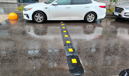 Установка маленьких лежачих полицейских на придомовой территории