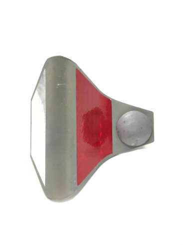 Дорожный катафот КД-5 металл 3 мм с красно-белыми световозвращателями