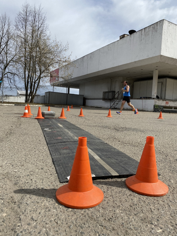 Обеспечение безопасности движения во время бегового марафона с помощью конусов сигнальных, г. Ярославль,