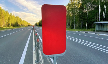 Дорожный катафот КД-6 на дорожных ограждениях 11-ДО