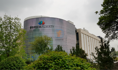 Парковка в ТЦ "Форум", Алма-Ата, Казахстан