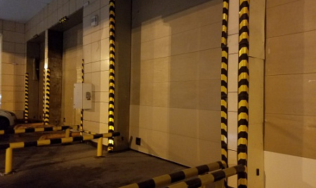 Грузовые ворота в ТЦ "Кольцо"