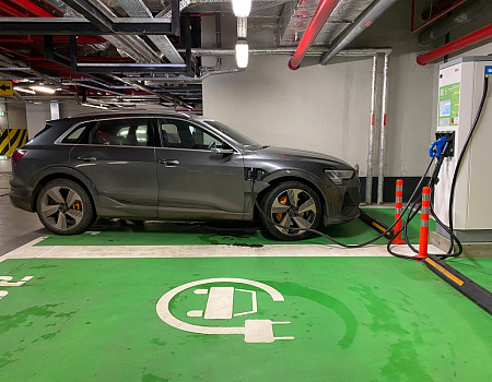 В подземных паркингах разрешат заряжать электрокары