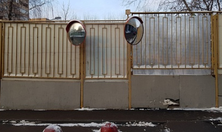 Парковка у офисного здания