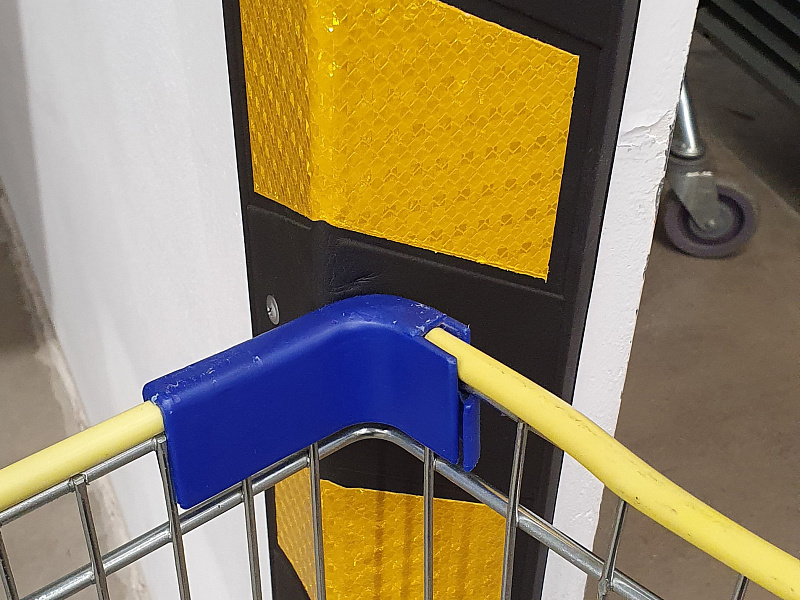 Демпферы композитные для защита углов от столкновения с тележкой в гипермаркете Демпферы композитные для защита углов от столкновения с тележкой в гипермаркете