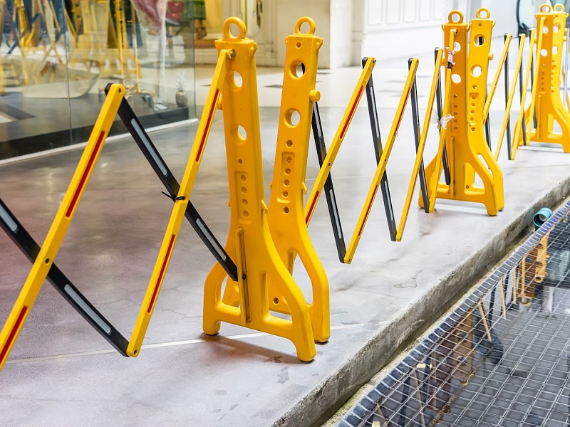 Переносной раздвижной барьер Гармошка для ограждения мест проведения общественных мероприятий Переносной раздвижной барьер Гармошка для ограждения мест проведения общественных мероприятий