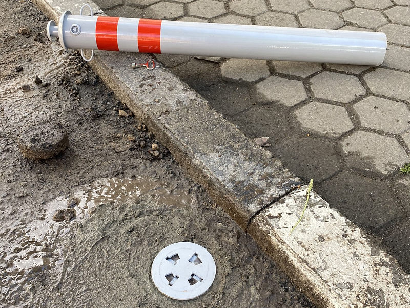 Установка съемного столбика для парковки Установка съемного столбика для парковки