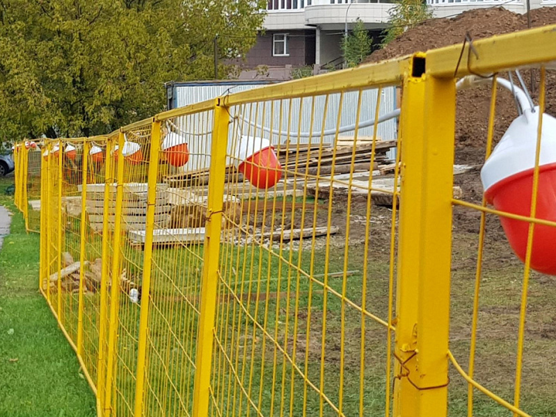 Строительное переносное ограждение для обозначения участка ремонтных работ Строительное переносное ограждение для обозначения участка ремонтных работ
