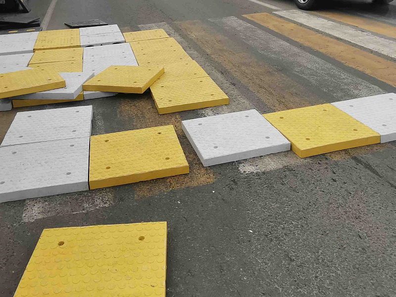 Установка приподнятого перехода из плитки Установка приподнятого перехода из плитки