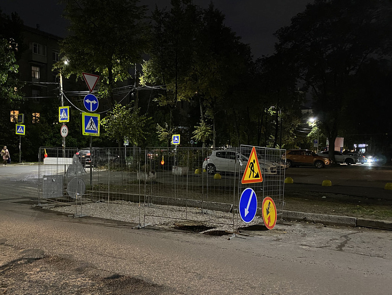 Участок ремонтных работ, обозначенный предупреждающим знаком 1.25 Участок ремонтных работ, обозначенный предупреждающим знаком 1.25