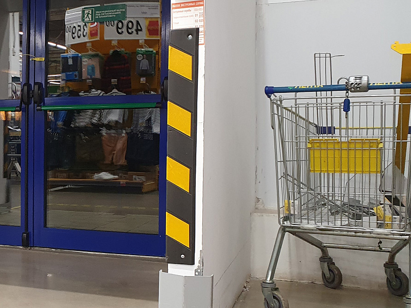 Гипермаркет, оснащенный угловыми демпферами из композита Гипермаркет, оснащенный угловыми демпферами из композита