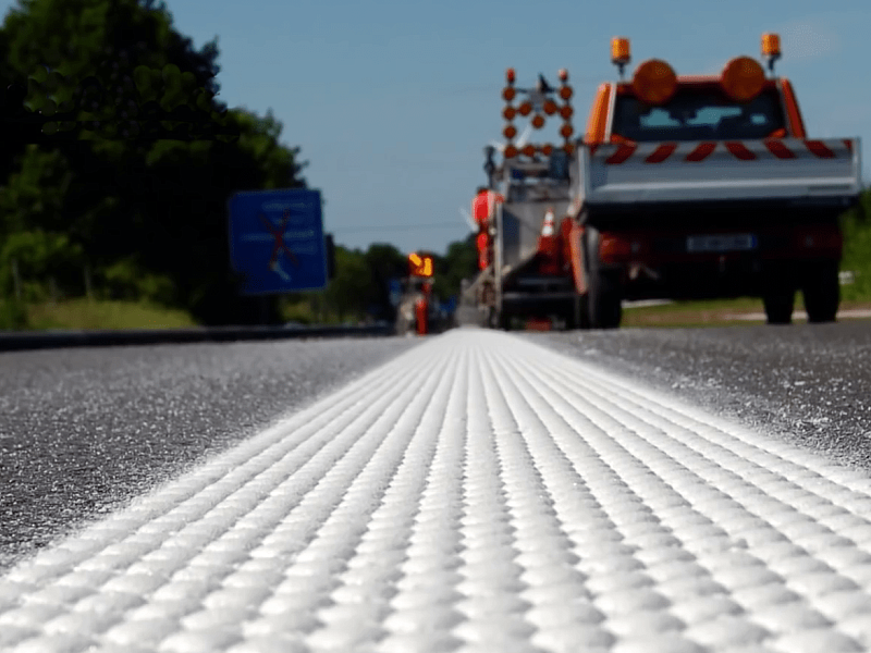 Нанесение холодного пластика на асфальтовое покрытие Нанесение холодного пластика на асфальтовое покрытие