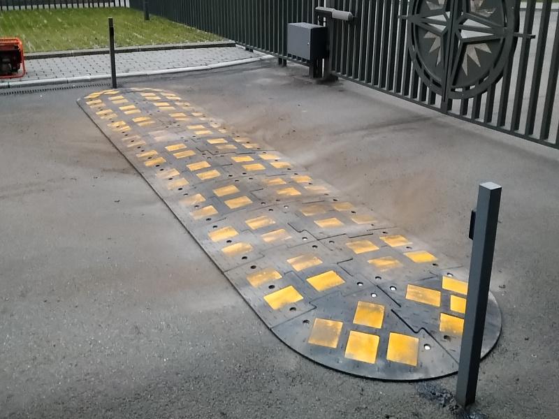 Установка ИДН 1100 при выезде с территории Установка ИДН 1100 при выезде с территории