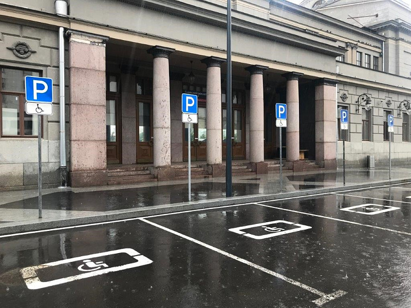 Разметка машиномест для инвалидов при помощи трафаретов Разметка машиномест для инвалидов при помощи трафаретов