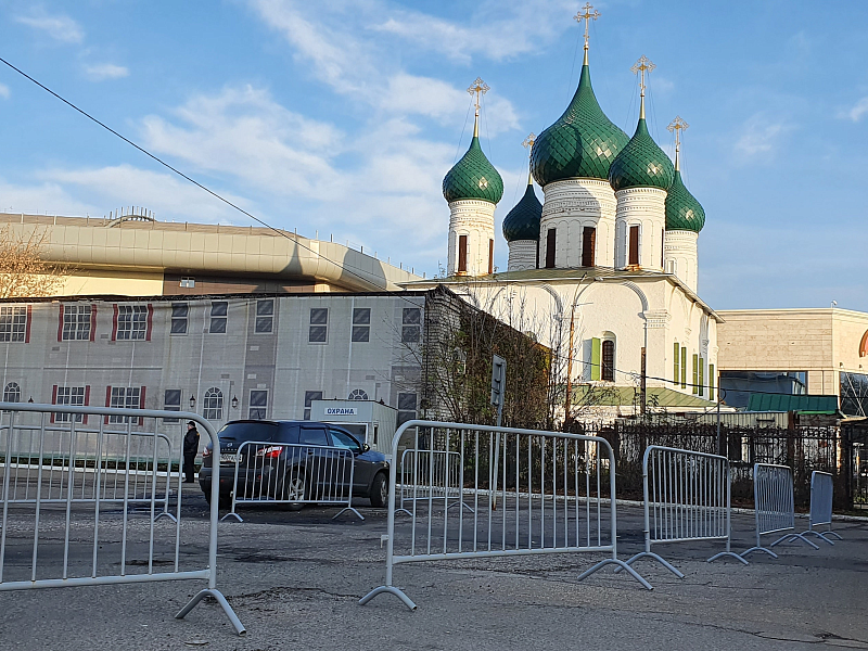 Ограждение участка дорожных работ с помощью фан барьеров Ограждение участка дорожных работ с помощью фан барьеров