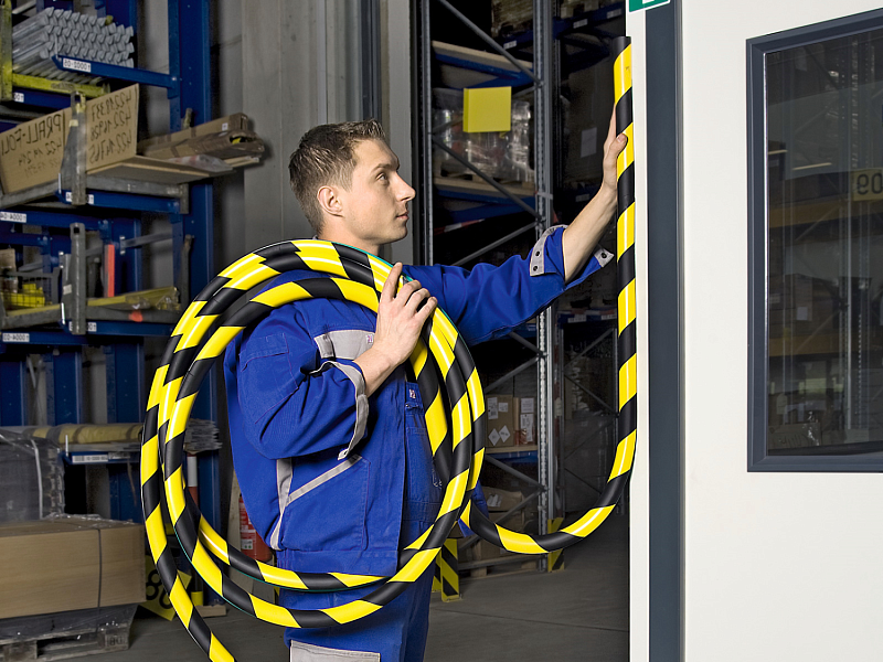 Монтаж профиля для защиты кромок Монтаж профиля для защиты кромок