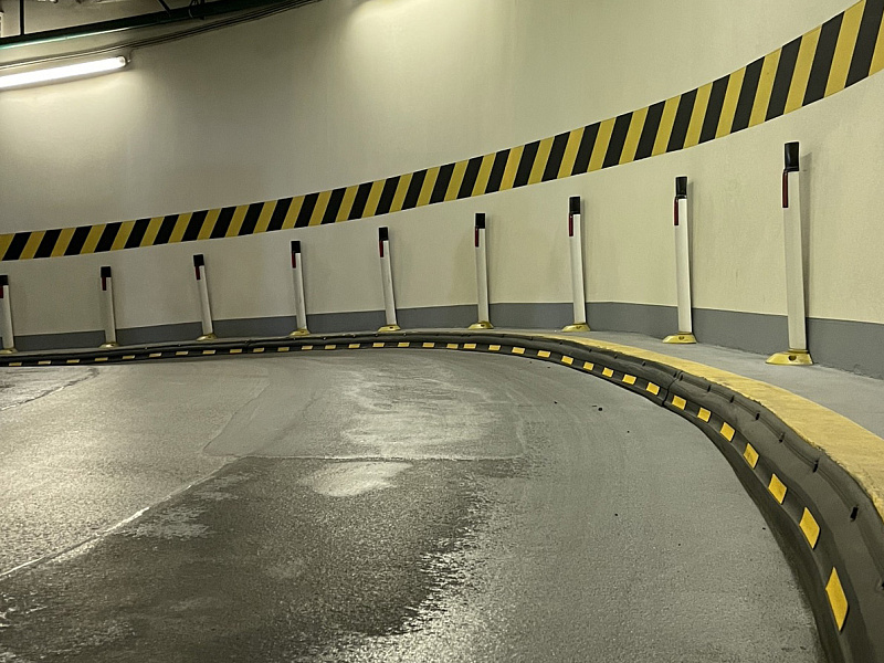 Оснащение выезда с подзмного паркинга отбойником из резины ДСР-3 Оснащение выезда с подзмного паркинга отбойником из резины ДСР-3