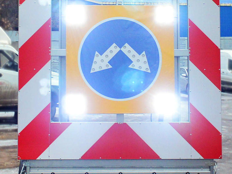 Сигнальная система для дорожного прицепа прикрытия Сигнальная система для дорожного прицепа прикрытия