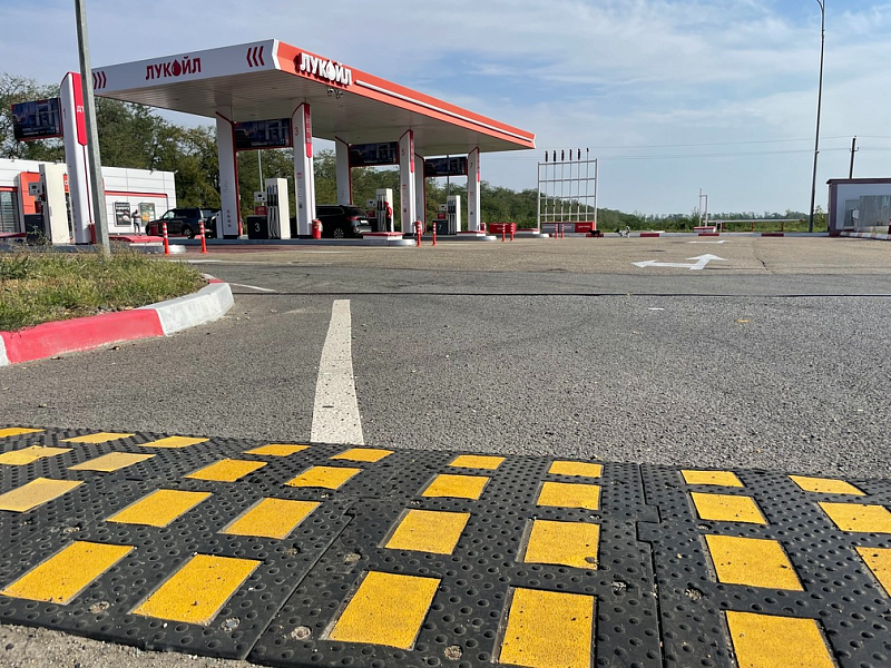 Оснащение территории АЗС искусственной неровностью ИДН-900 Оснащение территории АЗС искусственной неровностью ИДН-900