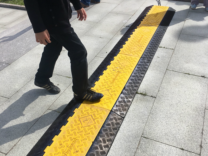 Кабель-каналы пятиканальные для защиты кабеля в общественных местах Кабель-каналы пятиканальные для защиты кабеля в общественных местах