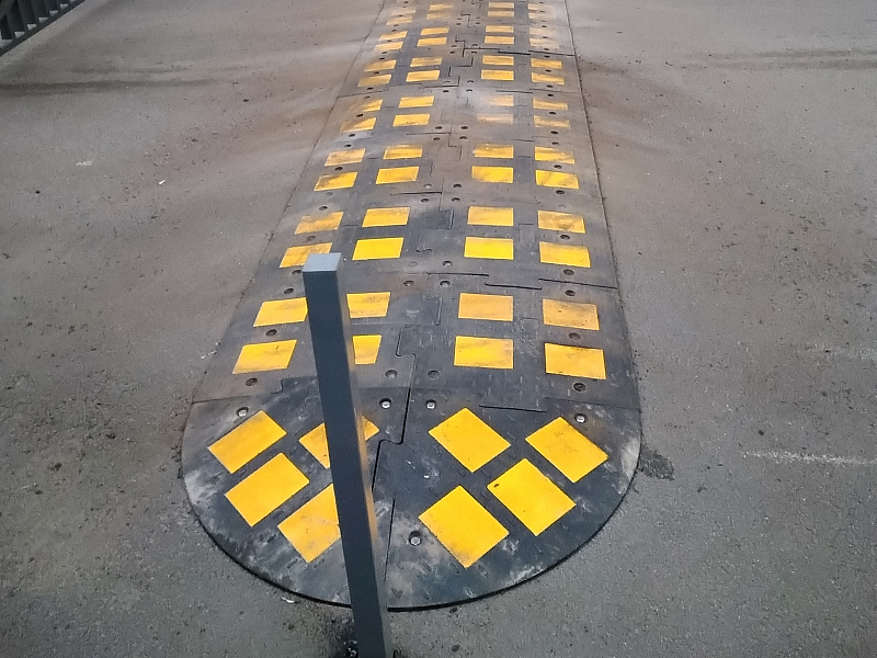 Искусственная неровность 1100 мм композит для ограничения скорости автотранспорта Искусственная неровность 1100 мм композит для ограничения скорости автотранспорта