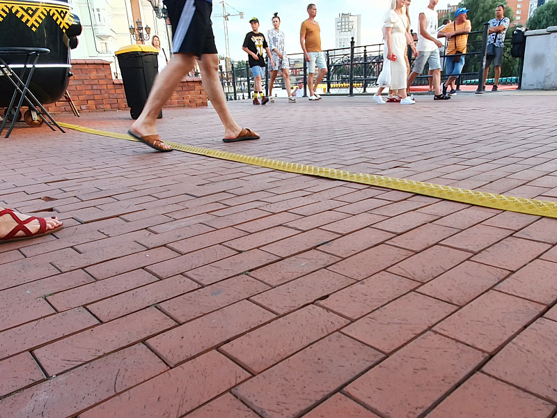 Одноканальный кабель-канал в местах массового скопления людей Одноканальный кабель-канал в местах массового скопления людей