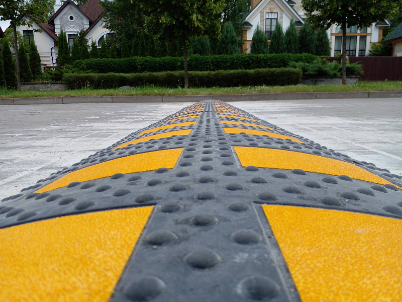 Дорога, оснащенная ИДН-500 из резины Дорога, оснащенная ИДН-500 из резины