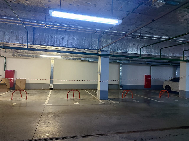 Парковочный барьер для организации безопасного движения по стоянке Парковочный барьер для организации безопасного движения по стоянке