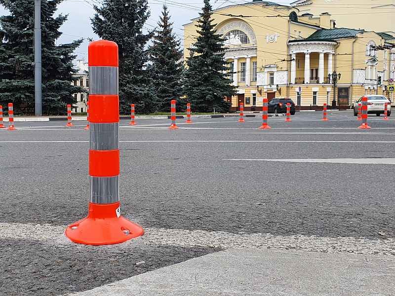 Обозначение границ проезжей части с помощью гибких столбиков Обозначение границ проезжей части с помощью гибких столбиков