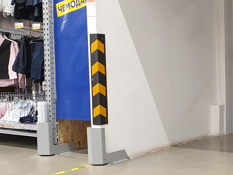 Оснащение супермаркета угловыми композитными демпферами Оснащение супермаркета угловыми композитными демпферами