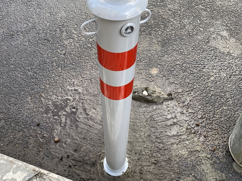 Столбик съемный серии «Город» с креплением для цепи Столбик съемный серии «Город» с креплением для цепи