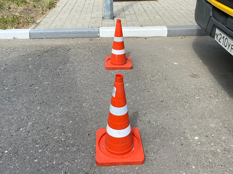 Дорожные конусы 520 мм для ограждения стоянки бензовоза на АЗС Дорожные конусы 520 мм для ограждения стоянки бензовоза на АЗС