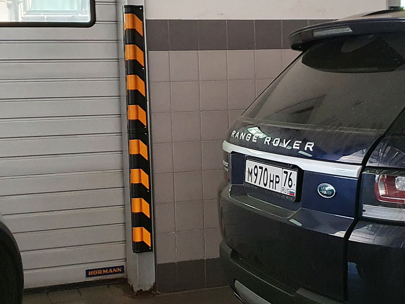 Круглый угловой демпфер со светоотражателями Круглый угловой демпфер со светоотражателями