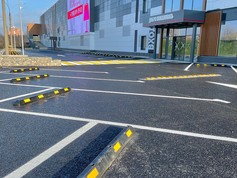 Обозначение машиномест на стоянке с помощью холодного пластика Обозначение машиномест на стоянке с помощью холодного пластика