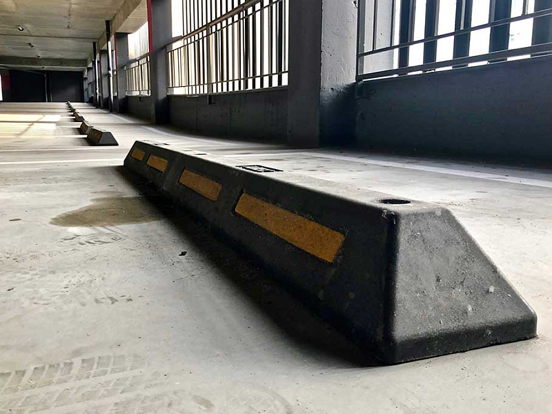 Отбойник для колес из ударопрочной резины Отбойник для колес из ударопрочной резины