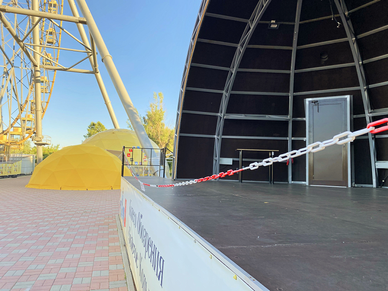 Цепь пластиковая для ограждения прохода на сцену Цепь пластиковая для ограждения прохода на сцену